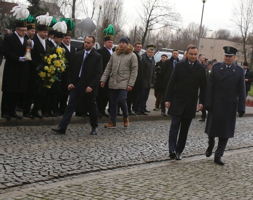 Prezydent Andrzej Duda dziś w Katowicach: złożył wieniec pod Krzyżem przy Kopalni Wujek 