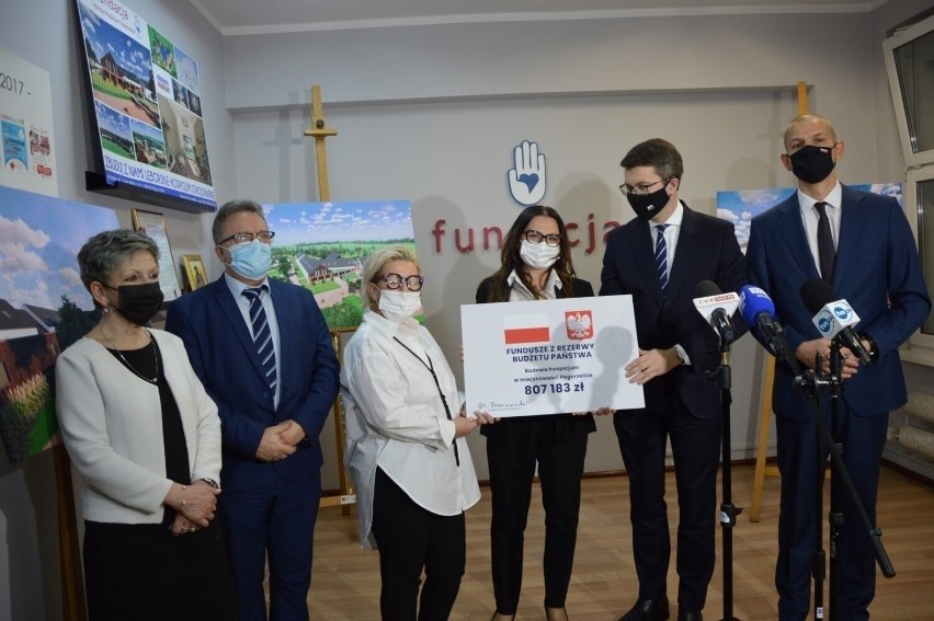 Ponad 800 tysięcy złotych z rezerwy premiera na budowę hospicjum w Pogorzelicach