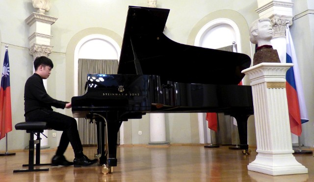 Chiński pianista Zixi Chen zainaugurował serię koncertów Talenty Światowej Pianistyki podczas Lata z Chopinem 2019 w Busku-Zdroju.