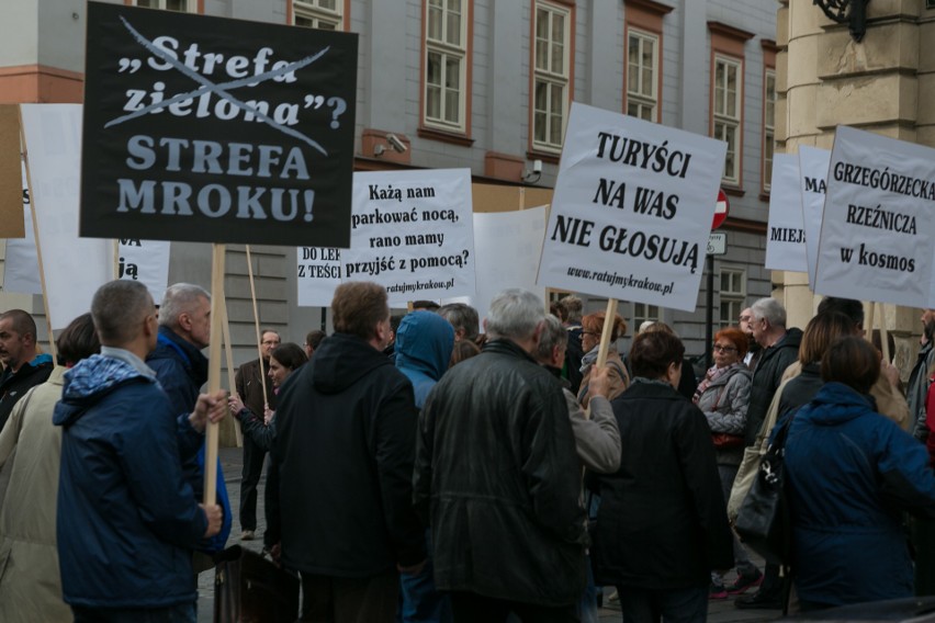 Protest na Placu Wszystkich Świętych