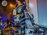 Koszmarny wypadek na autostradzie A2. Strażak z OSP Krzeszyce udzielał pierwszej pomocy poszkodowanemu