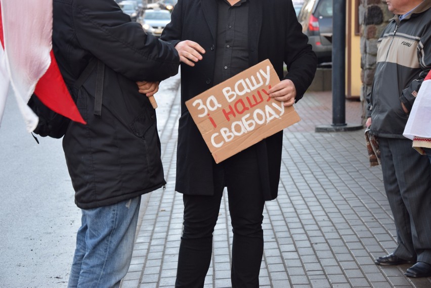 Białorusini protestują w Białymstoku. Nie chcą aneksji ojczystego kraju z Rosją (zdjęcia, wideo)