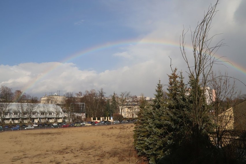 Tęcza nad Łodzią zachwyciła mieszkańców. Widzieliście? ZDJĘCIA