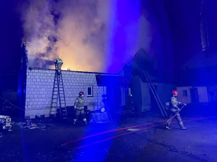 W Brzeźnie spalił się dom. Bez dachu nad głową zostało 12 osób