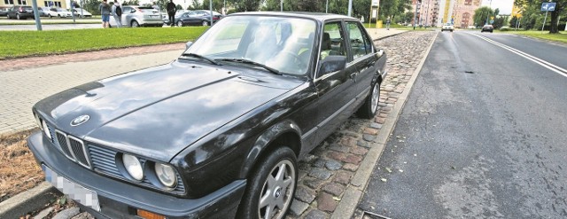 - Kierowcy, którzy tak parkują, najczęściej tłumaczą się awarią pojazdu - mówi Piotr Simiński, komendant Straży Miejskiej w Koszalinie.