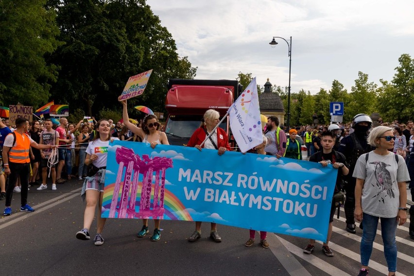 Marsz równości w Białymstoku. Prokuratura umorzyła sprawę 37-latka podejrzanego o narażenia swojego dziecka na niebezpieczeństwo (zdjęcia)