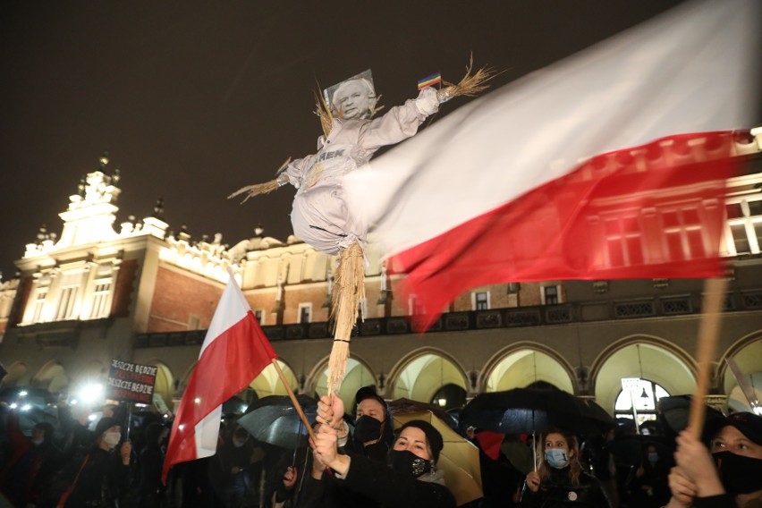 Strajk Kobiet w Krakowie. Manifestacje odbywały się w wielu punktach miasta [ZDJĘCIA]