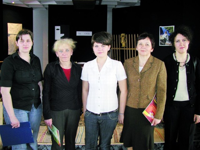 17-letnia Iza Snarska (w środku) w gronie jurorek:(od lewej) Katarzyna Gasławska, Ewa Jakubaszek, Elżbieta Kunicka i Aneta Tamkun