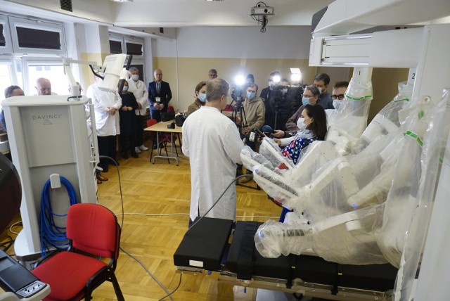 Pierwsze operacje z użyciem robota odbędą się w terminie 7-8 kwietnia.