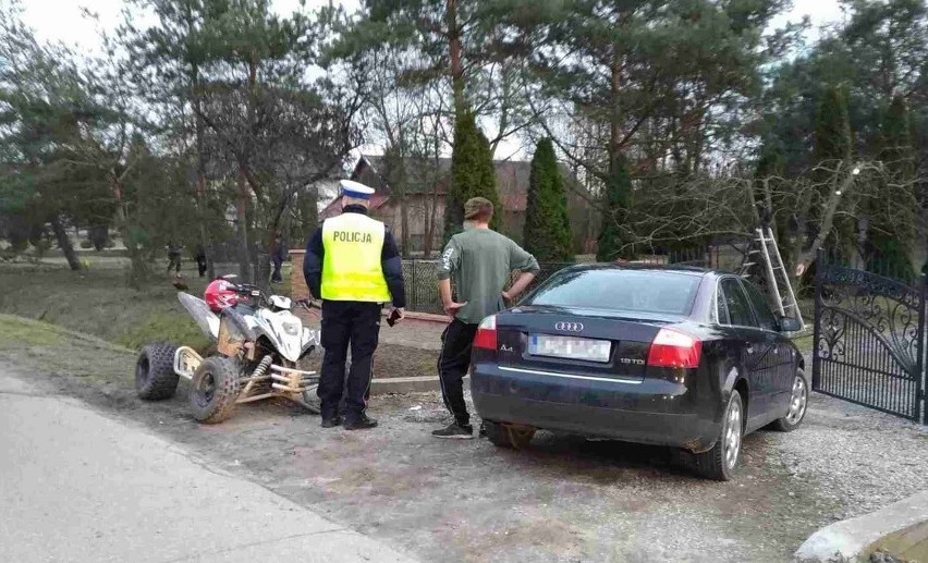 Nieczajna k. Dąbrowy Tarnowskiej. Wypadek quada. Pojazd uderzył w betonowy przepust i zaparkowany na nim samochód [ZDJĘCIA]