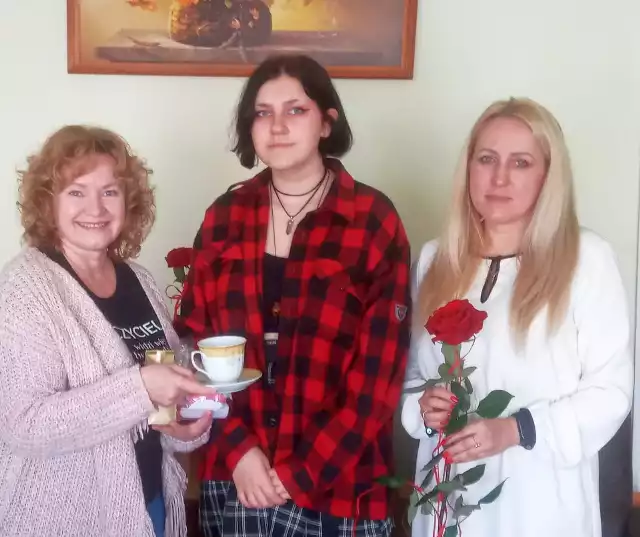   Z różami od prawej, Anna Sadaj-Łaszewicz, Małgorzata Lasek