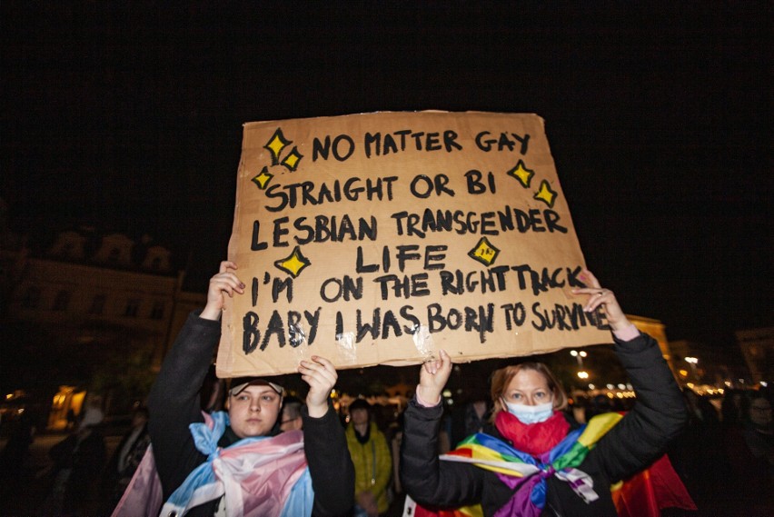 Protest pod Ratuszem na Rynku Głównym