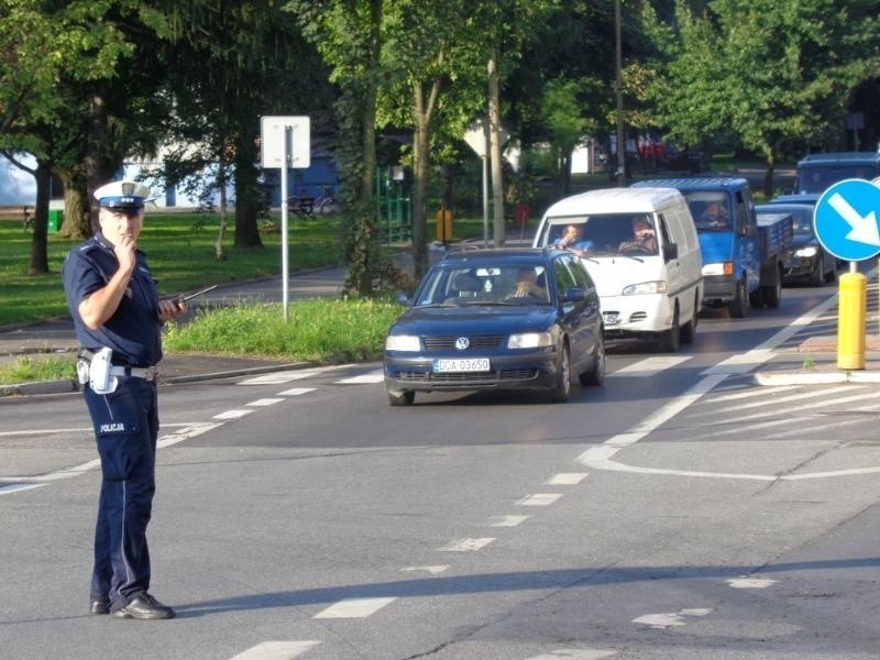 Wypadek w Oławie. Traktor uszkodził dwa przęsła jedynego mostu na Odrze (ZDJĘCIA)