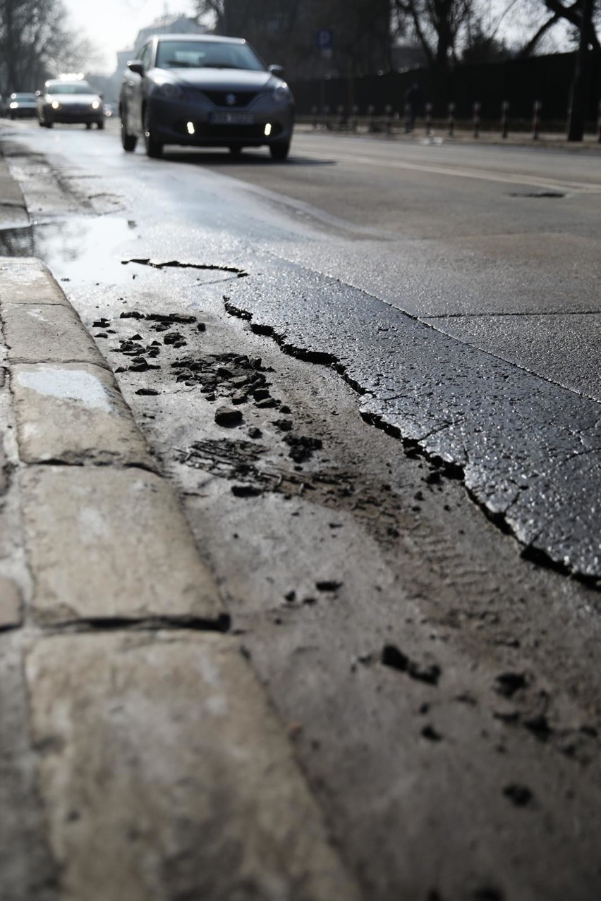 Kraków. Ulica Prądnicka w fatalnym stanie. Czy będzie remont? [ZDJĘCIA]