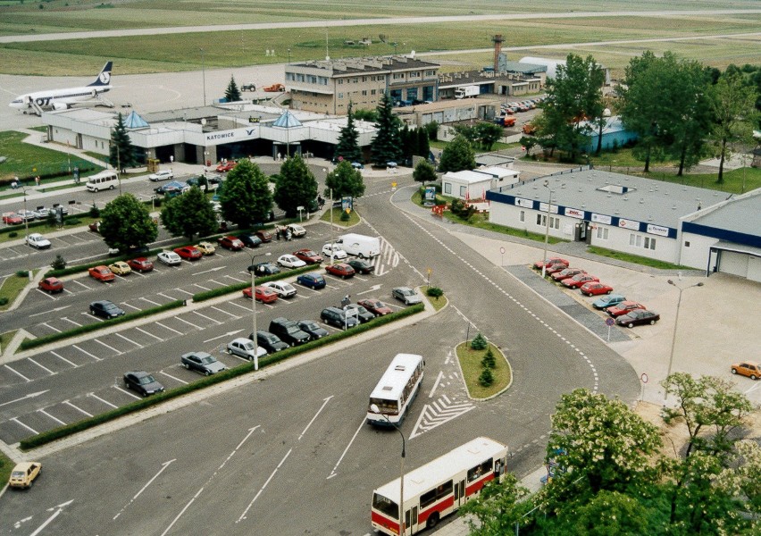 Lata 90 XX wieku w Katowice Airport...