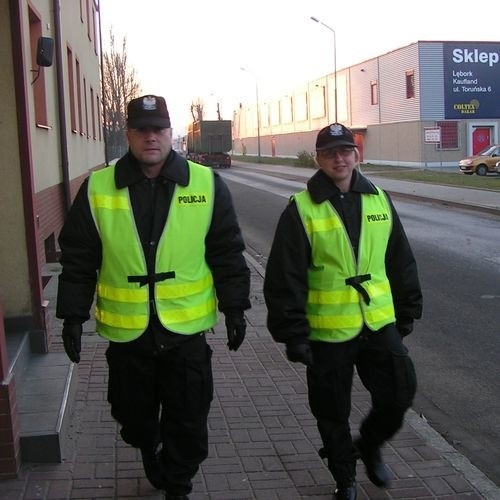 Słuchaczy ze Szkoły Policji w Słupsku patrolują ulice Lęborka.