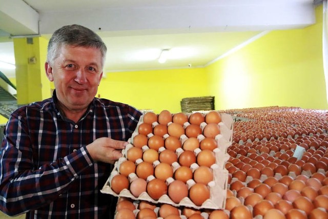 Józef Oleksy ma fermę jajeczną w Męcinie. Jego produkty trafiają do Zabełcza.