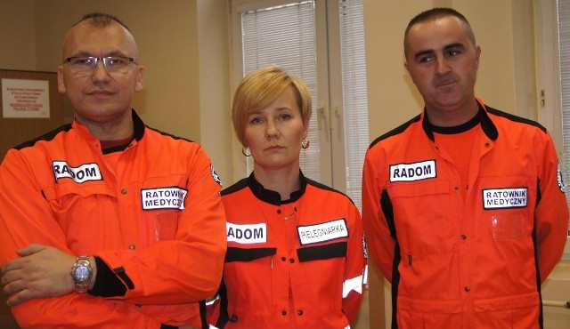 Ratownicy z Radomskiej Stacji Pogotowia Ratunkowego( od lewej):   Mariusz Wielocha,  Halina Kwaśniewska - Pluta i  Tomasz Michalec.