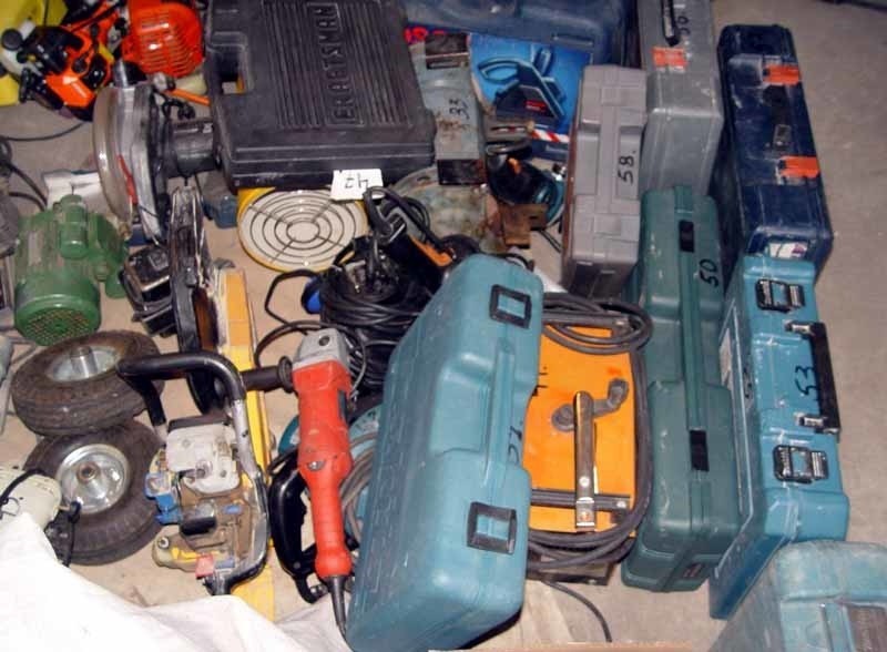 Część narzędzi pochodzących z kradzieży. Policja znalazła je...