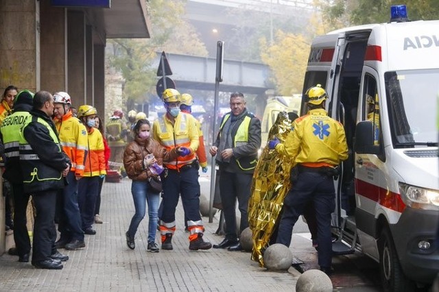 Kilkadziesiąt osób z różnymi obrażeniami przewieziono do szpitali w Barcelonie.