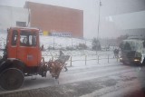 Śnieg niemal sparaliżował ruch w Chojnicach. Jest ślisko! Uważajcie! [zdjęcia, wideo]