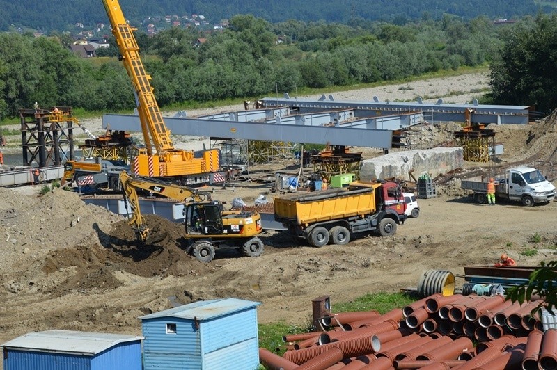 Budowlańcy najpierw przez kilka miesięcy zmagali się z...