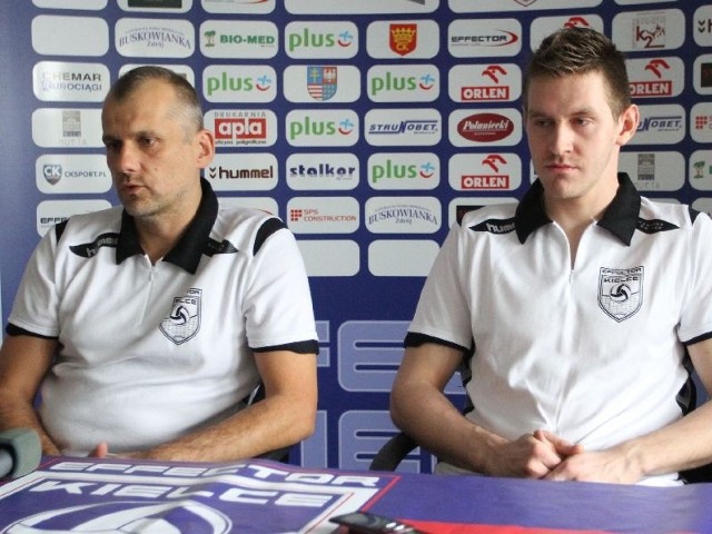 Trener Effectora Kielce Dariusz Daszkiewicz (z lewej) i przyjmujący kieleckiej drużyny Cristian Poglajen wierzą w zwycięstwo w Bydgoszczy.