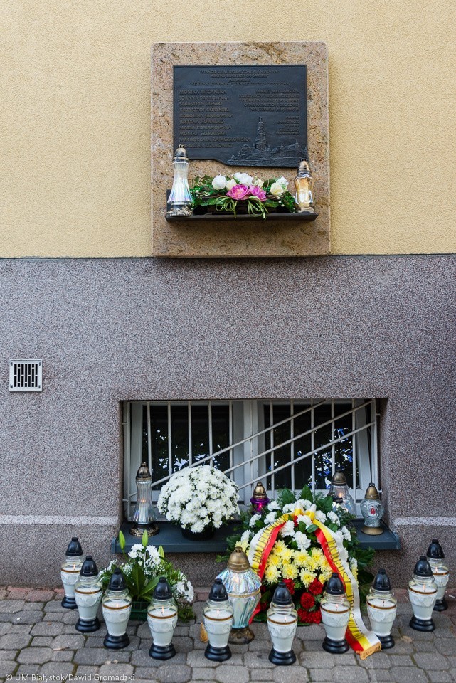 Tam, gdzie dziś stoi kapliczka i obelisk upamiętniający...