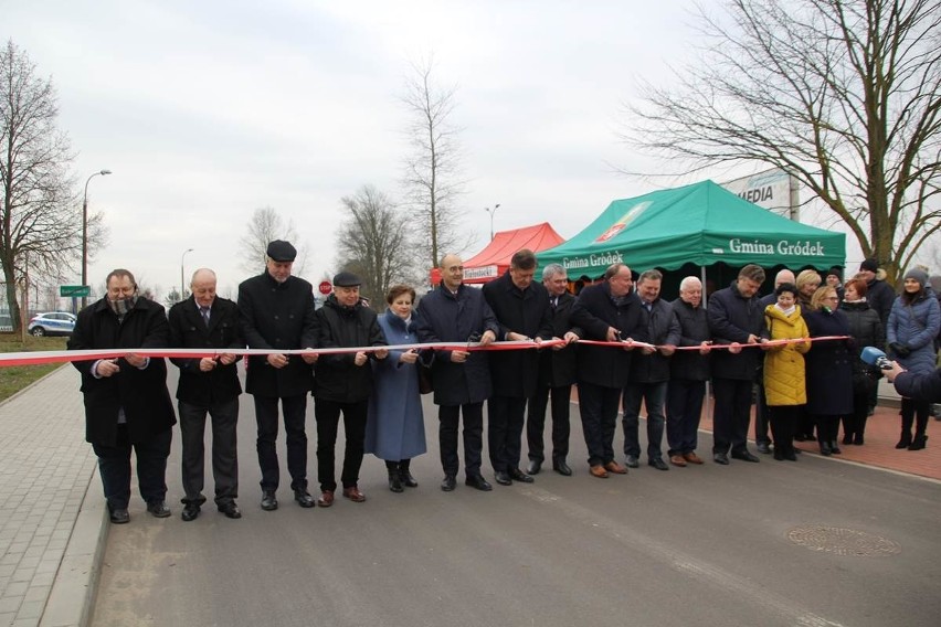 Odcinek od zjazdu z krajowej drogi nr 65 w Bobrownikach w...