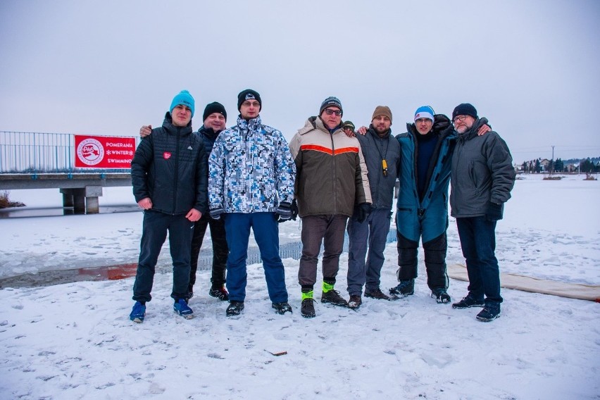 Ekipa ze Świętokrzyskiego będzie w sobotę bić Rekord Guinnessa w najdłuższym zespołowym morsowaniu podczas SNOW-EXPO na PGE Narodowym. WIDEO