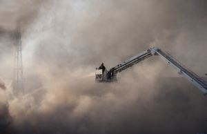 W Choceniu strażacy walczą z pożarem przychodni