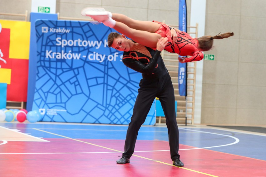 Kraków. Powstała nowa hala sportowa na Dębnikach przy szkole