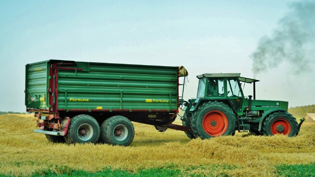 Między 2014 a 2015 sprzedaż przyczep rolniczych wzrosła o ponad 6 proc.