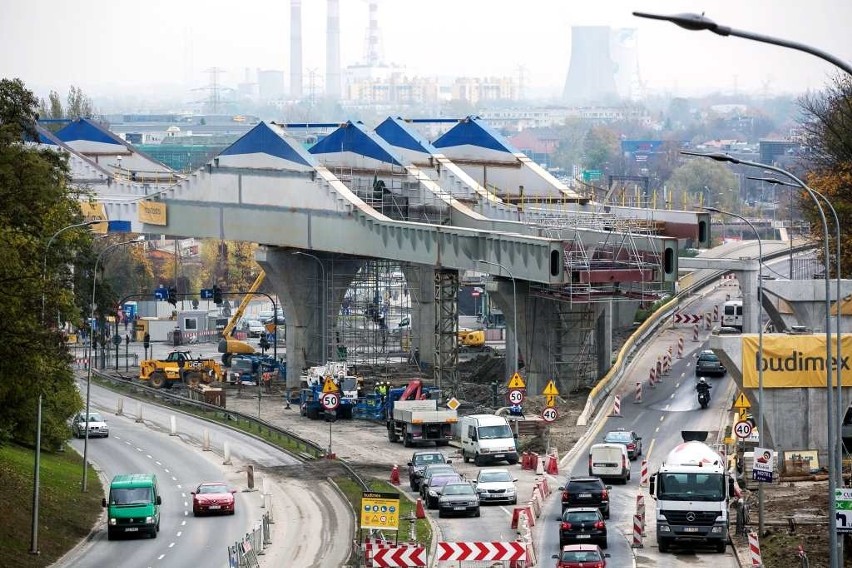 Budowa łącznicy PKP trochę mniej uciążliwa. Od 16 listopada zamknięta estakada Obrońców Lwowa [WIDEO