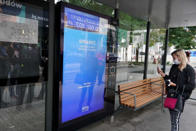 System Informacji Pasażerskiej AMS jest dostępny na dziewięciu przystankach tramwajowych i autobusowych. Na zdjęciu przystanek przy ulicy Strzeleckiej (kierunek ul. Królowej Jadwigi)