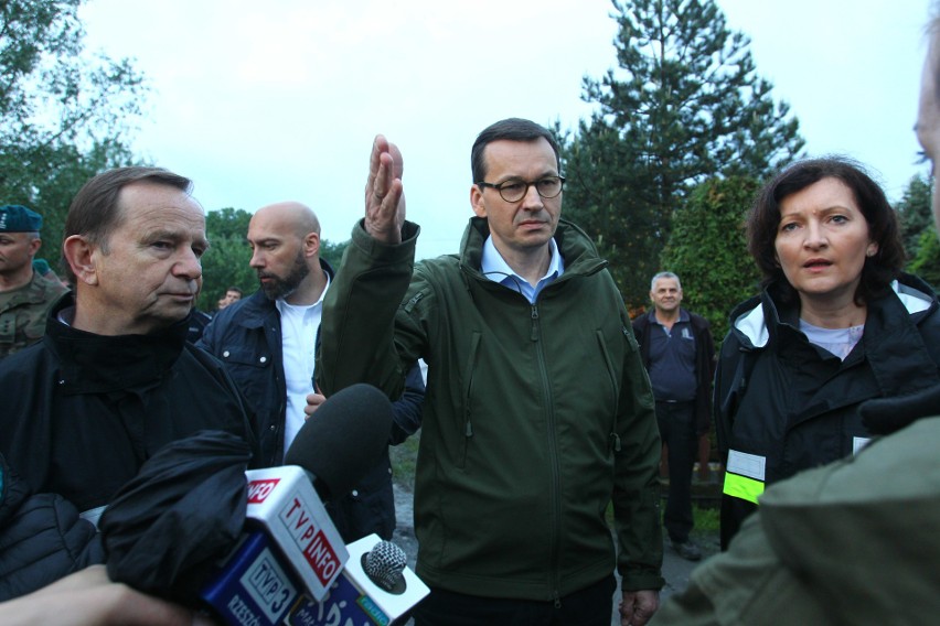 W Izbiskach w powiecie mieleckim woda wdarła się do domów....