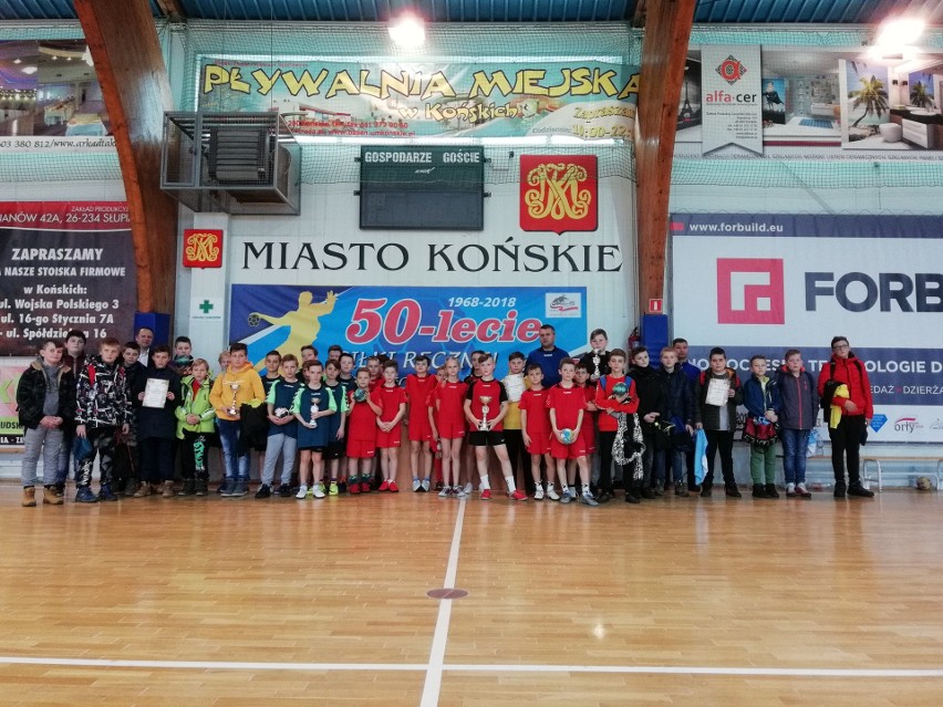 Piłkarze ręczni ze Szkoły Podstawowej z Królewca wygrali turniej o Puchar Burmistrza Gminy i Miasta Końskie (ZDJĘCIA)