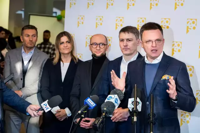 Na zdjęciu od lewej: Norbert Pietrykowski, Marlena Człapińska, Sławomir Drelich, Marcin Skonieczka, Szymon Hołownia