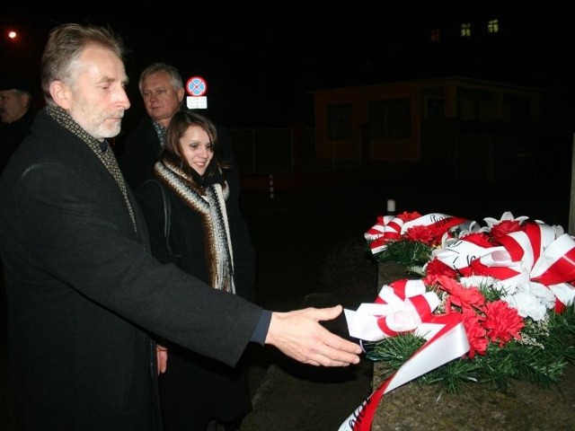 Po nabożeństwie złożono wieńce pod pomnikiem Orląt Lwowskich.