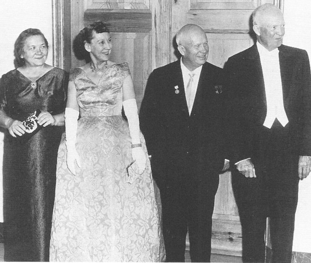 Nina (1) i Nikita (3) Chruszczow, Mamie (2) i Dwight (4) Eisenhower