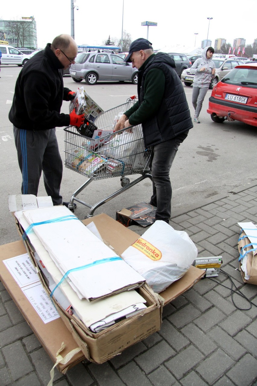 Drzewko za makulaturę 2018. Rozdajemy Czytelnikom Kuriera sadzonki za niepotrzebne papiery (ZDJĘCIA, WIDEO)