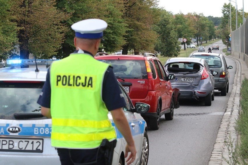 Wypadek przy mostach Jagiellońskich. Korki w stronę centrum (ZDJĘCIA)