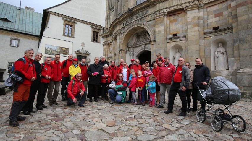 W sobotę do sanktuarium wędrowała dziesięcioosobowa grupa -...