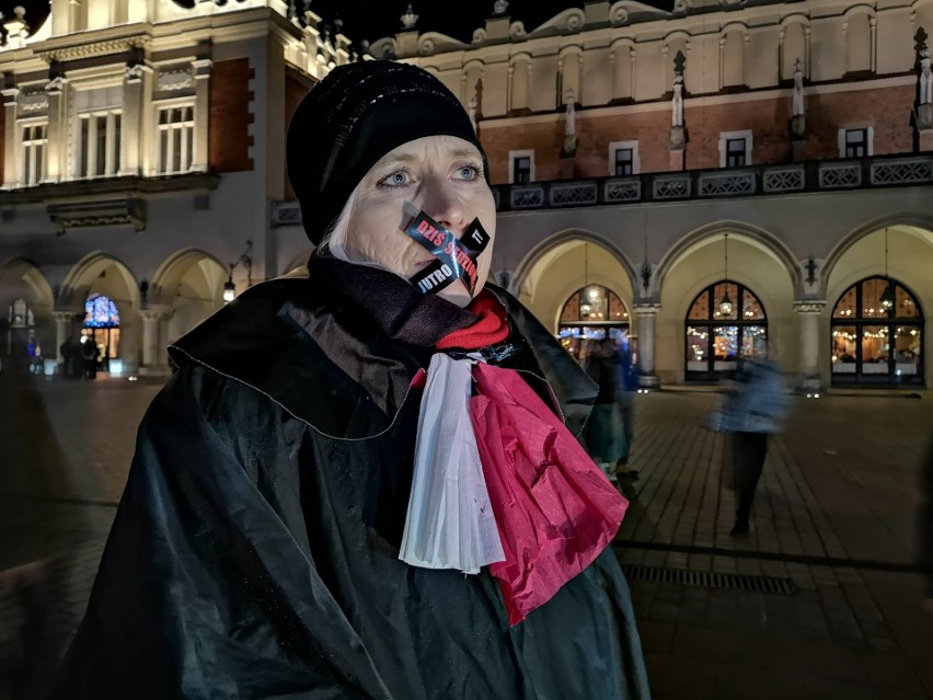 Kraków. Władza atakuje, protest musi trwać [ZDJĘCIA, WIDEO]