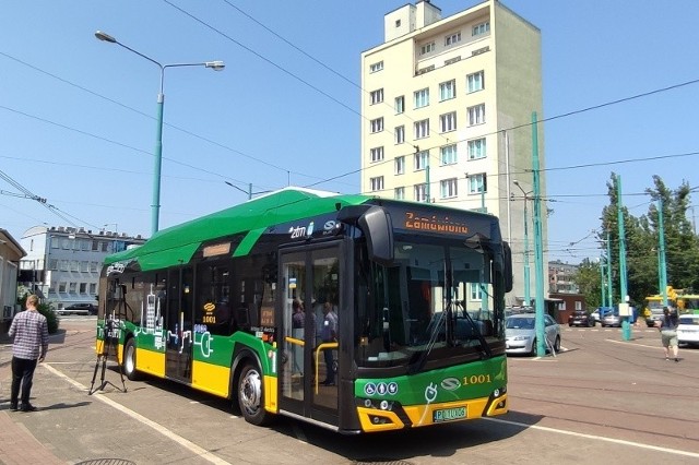MPK Poznań rozpoczęło testy materiałów obiciowych - cztery ich rodzaje pokrywają fotele autobusu o numerze bocznym 1001