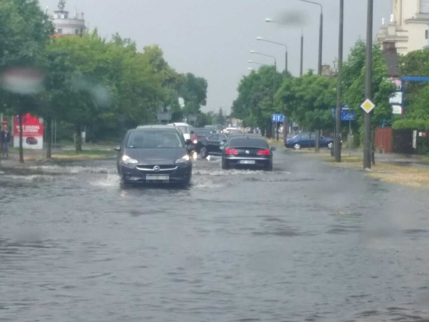 Na skutek nawałnicy w Radomiu wiele ulic jest zalanych.