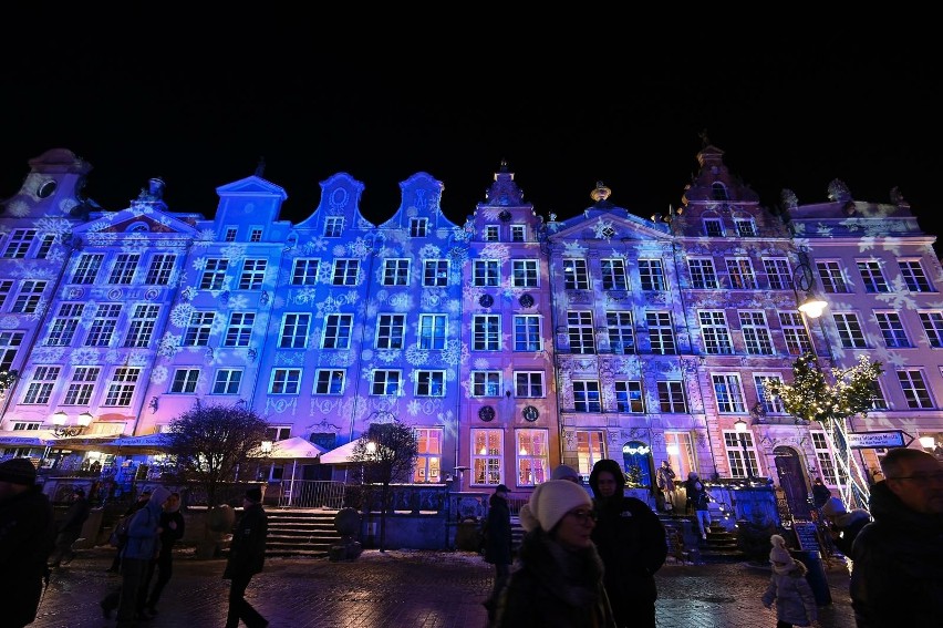 Choinka świąteczna już świeci na Długim Targu w Gdańsku
