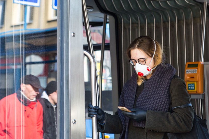 Kraków. Mieszkańcy o komunikacji: największa fikcja w dziejach MPK! Apelują o przywrócenie powszednich kursów autobusów i tramwajów 