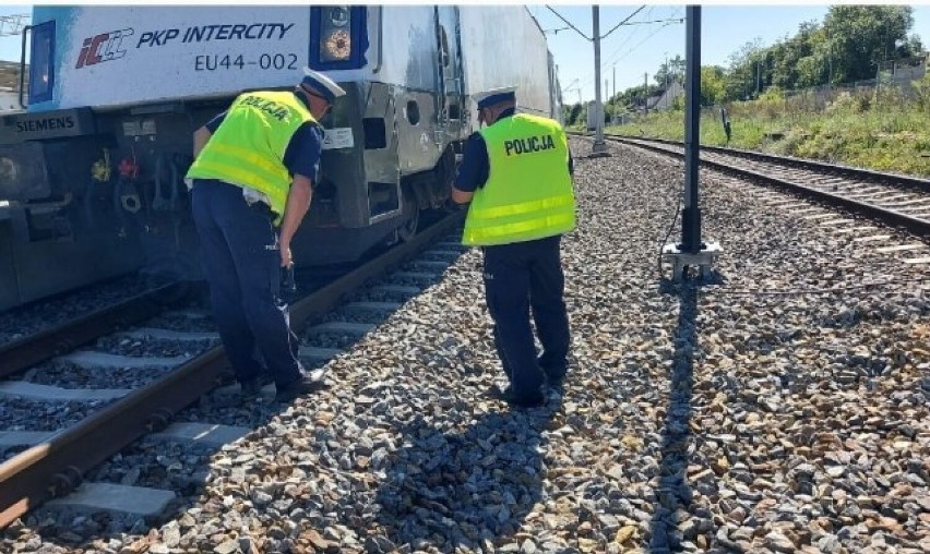 Tragedia na torach w Kutnie. Nie żyje 26-letni mężczyzna 