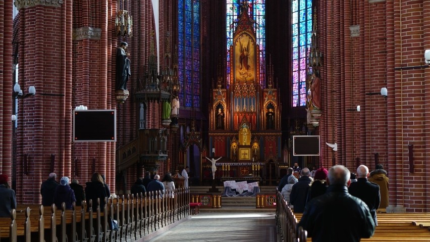 Wrocław: Księża zamykają kościoły. "Sytuacja jest naprawdę poważna"